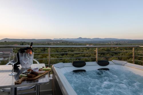 boutique hotels in Finikounta