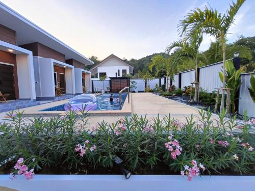 boutique hotels in Tab Kaek Beach