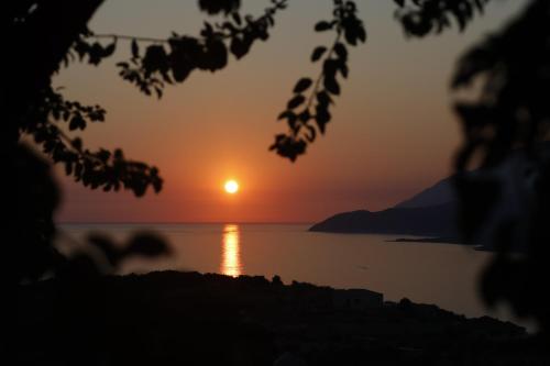 boutique hotels in Himare