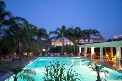 boutique hotels in Finikounta