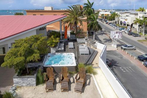 boutique hotels in Maho Reef