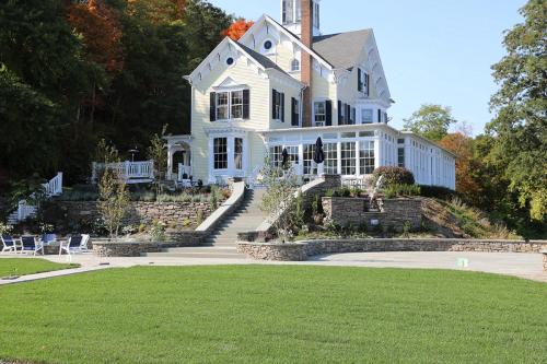 boutique hotels in Cayuga Lake Wine Trail