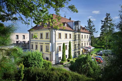 boutique hotels in Mcely