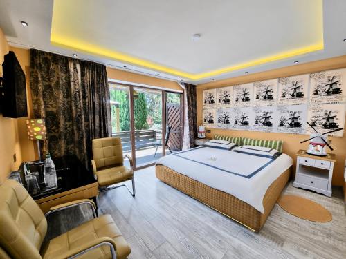 boutique hotels in Bw-South