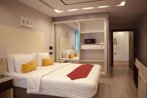 boutique hotels in Ḑānā