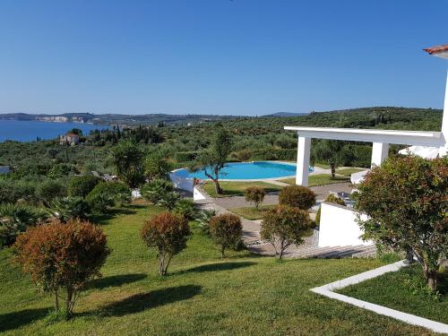 boutique hotels in Finikounta