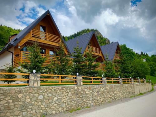 boutique hotels in Peje