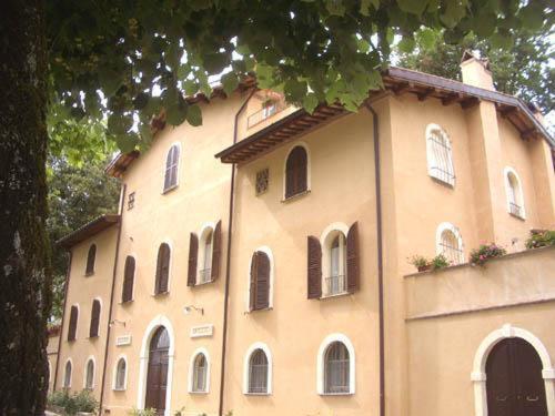 boutique hotels in Urbania