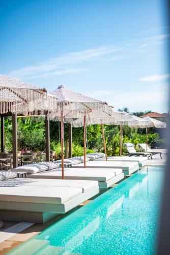boutique hotels in Finikounta