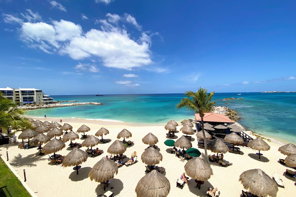boutique hotels in Maho Reef