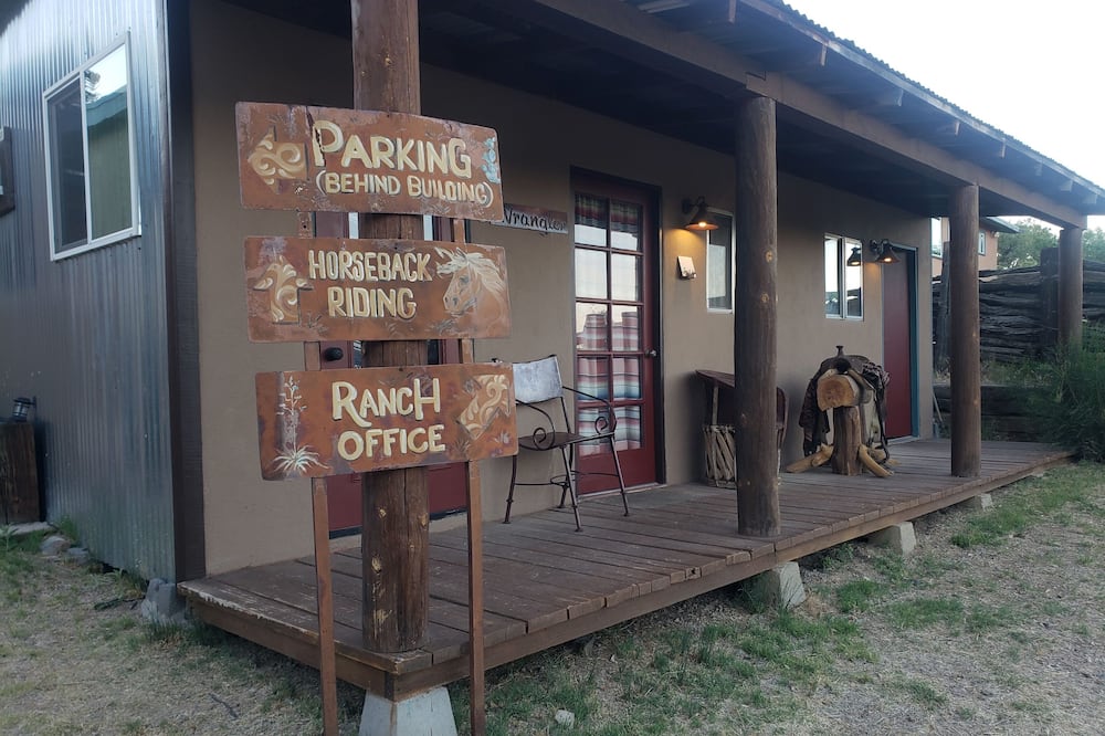 boutique hotels in Saguaro National Park