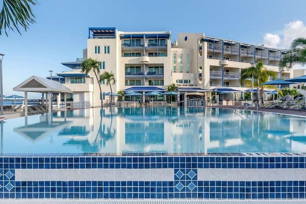 boutique hotels in Maho Reef