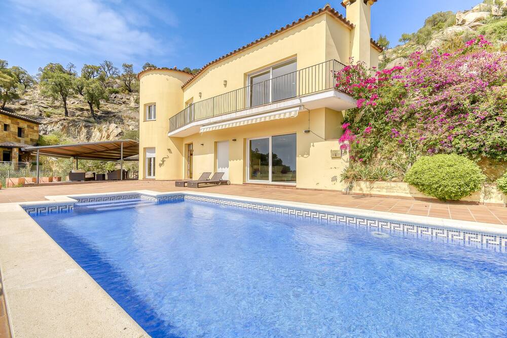 boutique hotels in Palau-Saverdera